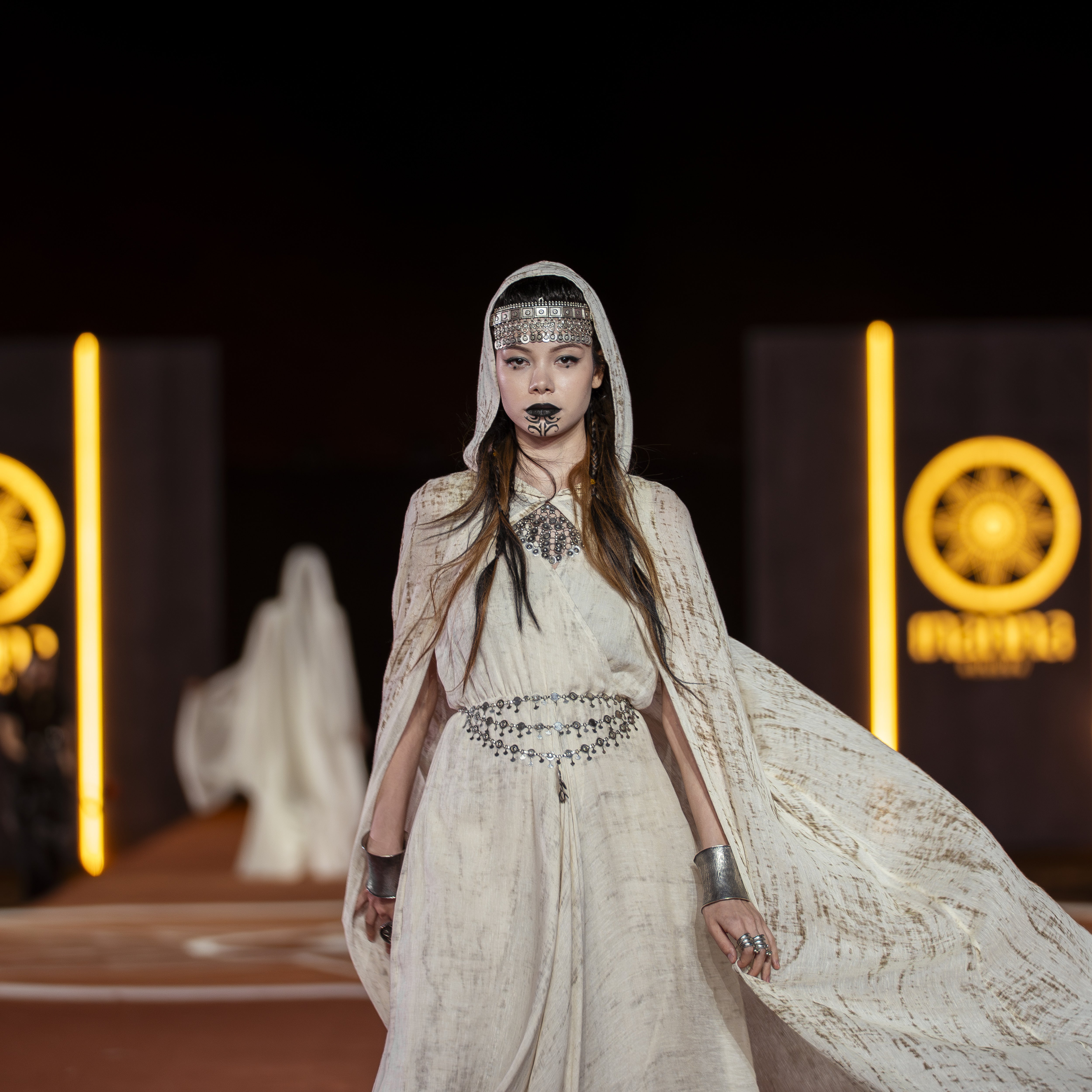 Lamis - White