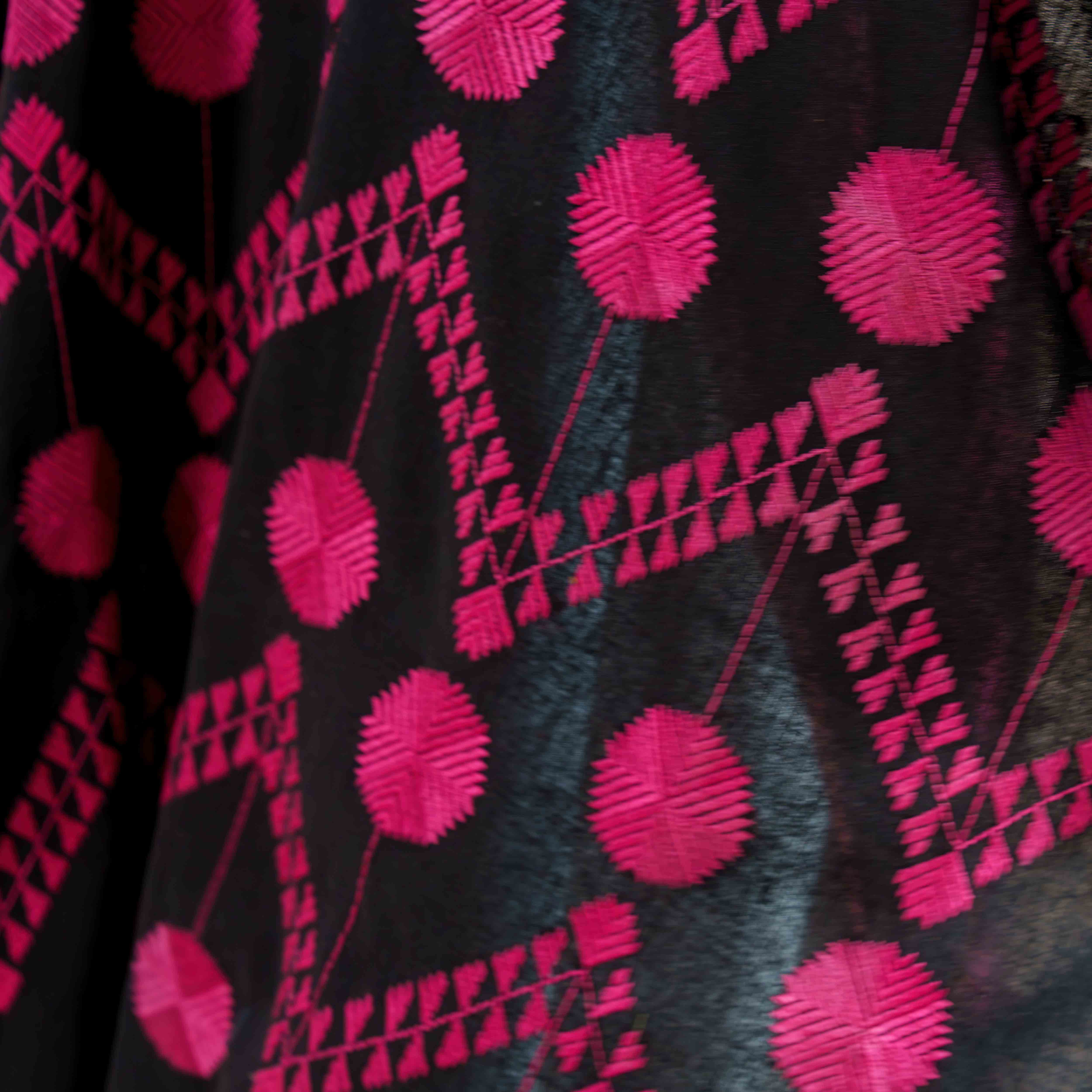 Rajasthan - Black/Pink Geometric Pattern