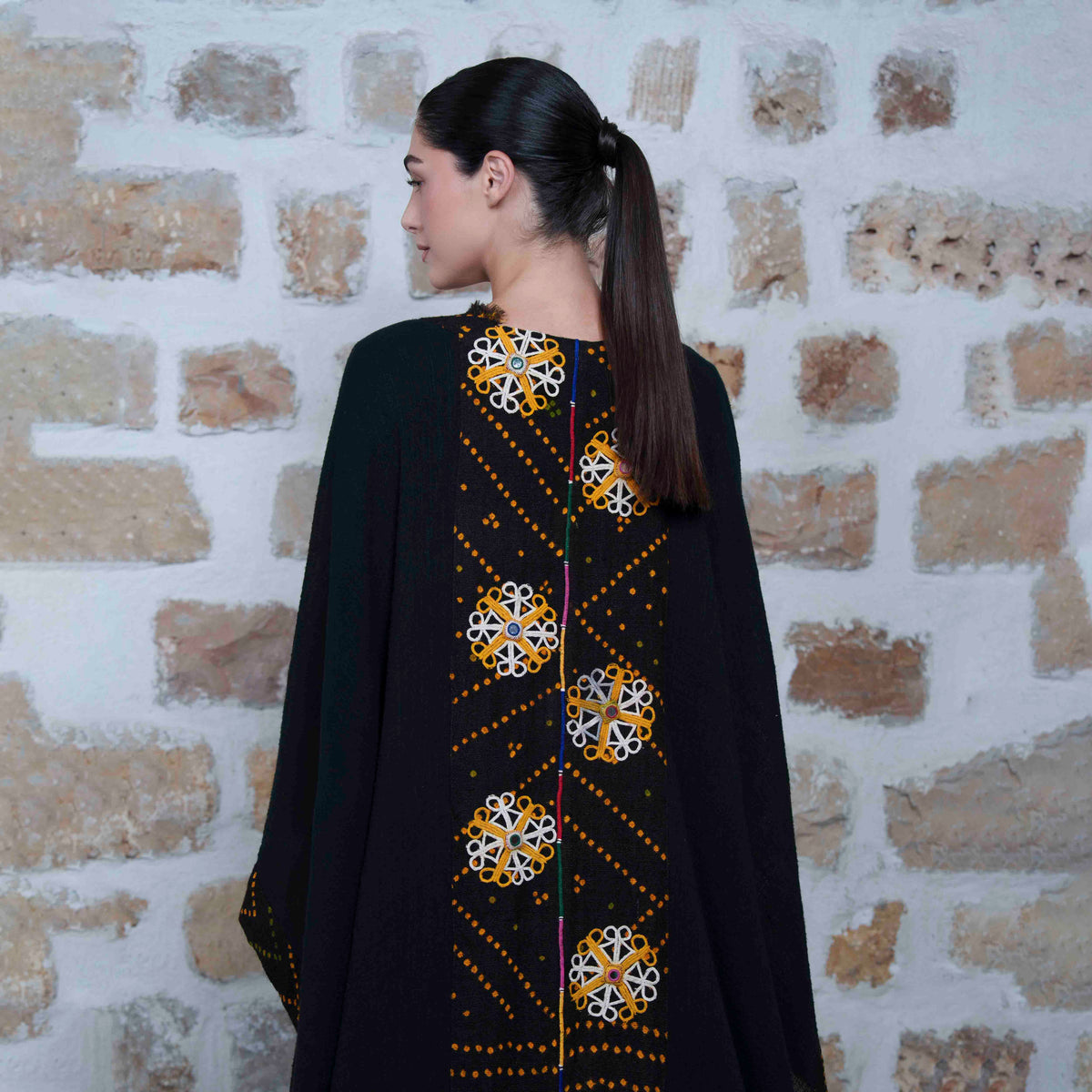 Arwa - Black