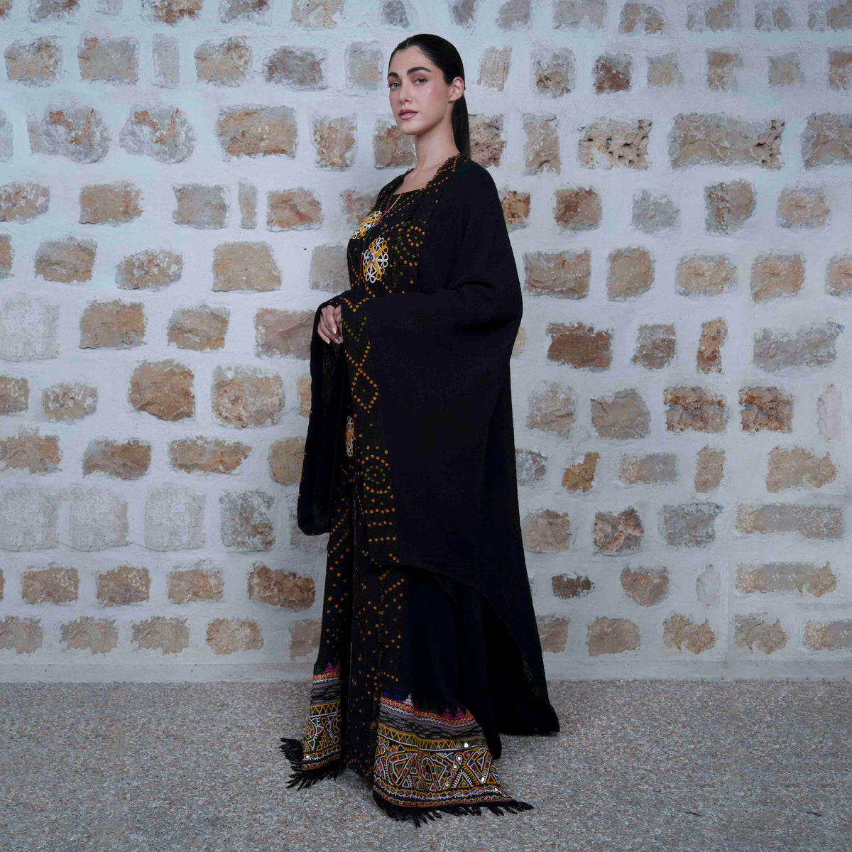 Arwa - Black